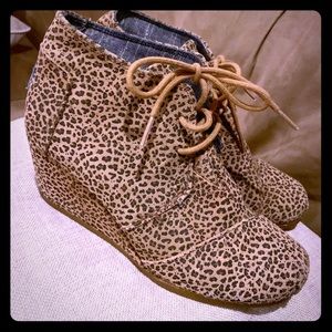 TOMS Desert Suede Leopard ankle Booties 6.5